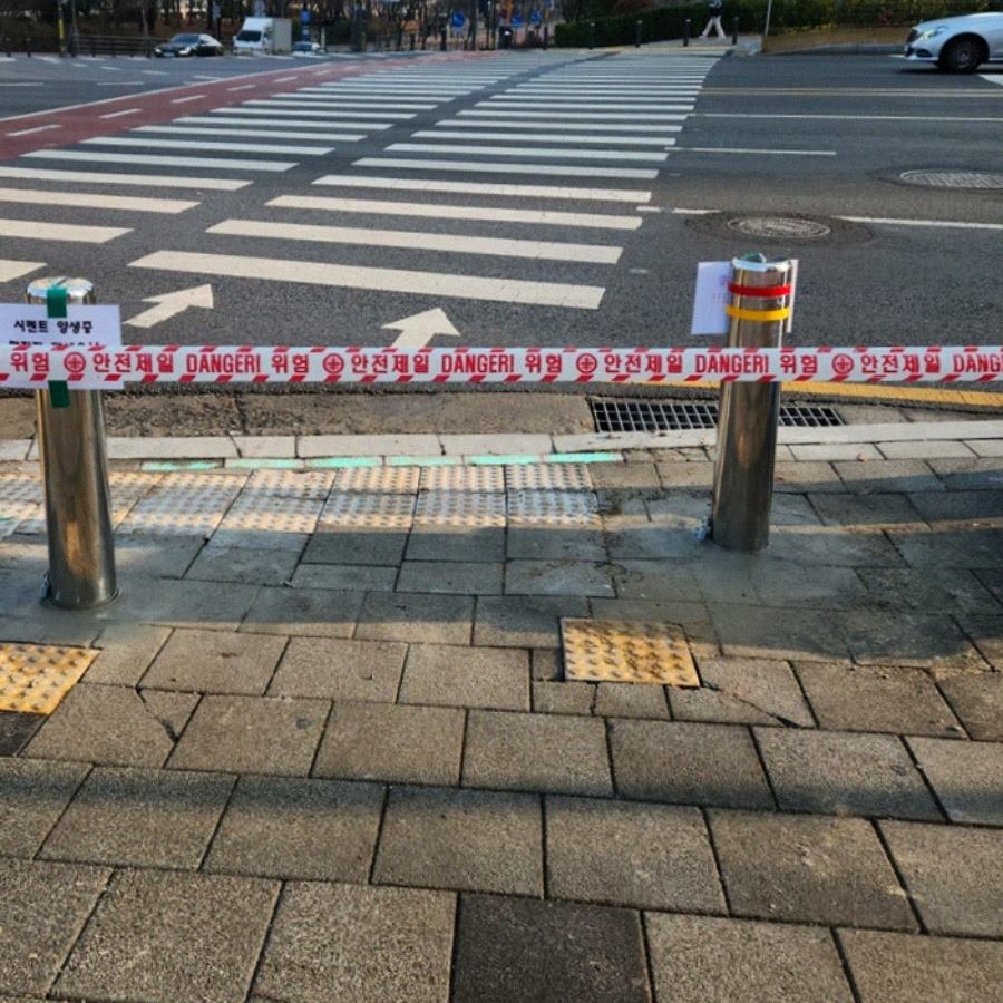횡단보도 앞 볼라드 설치 현장